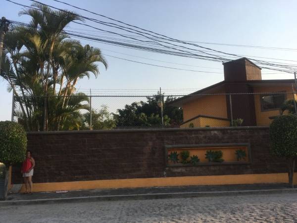 Lomas del bosque Cuernavaca,Morelos,Terreno,1220,venta casas,piscina,bienes raices,inmobiliaria